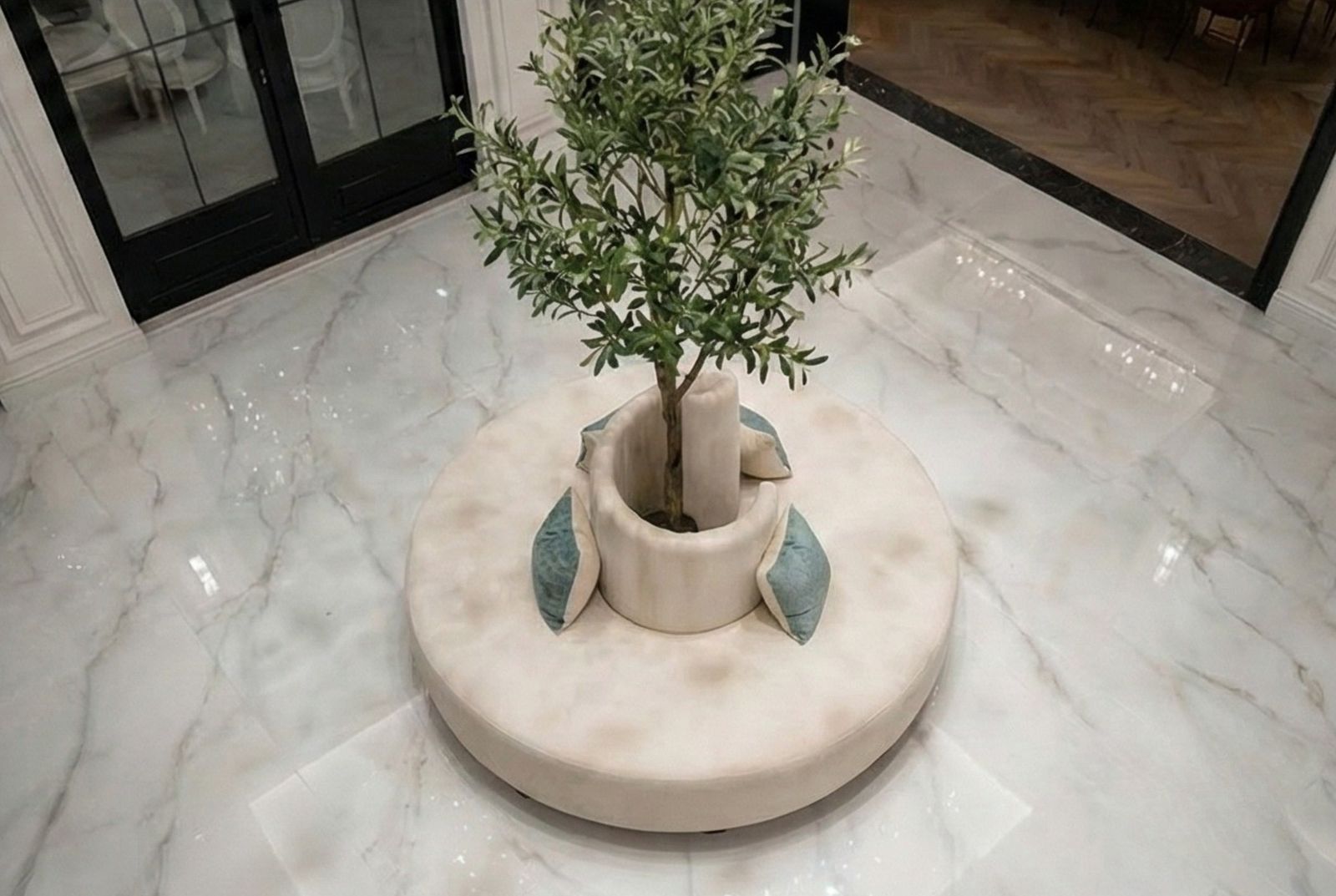 The Cerchio Sospeso Sofa, view 3